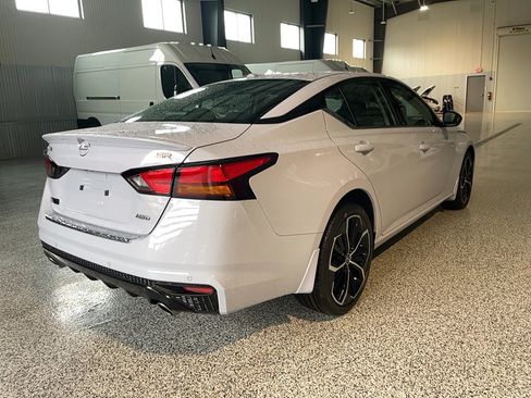Used 2023 Nissan Altima 2.5 SR w/ SR Premium Package AWD/4WD image 7