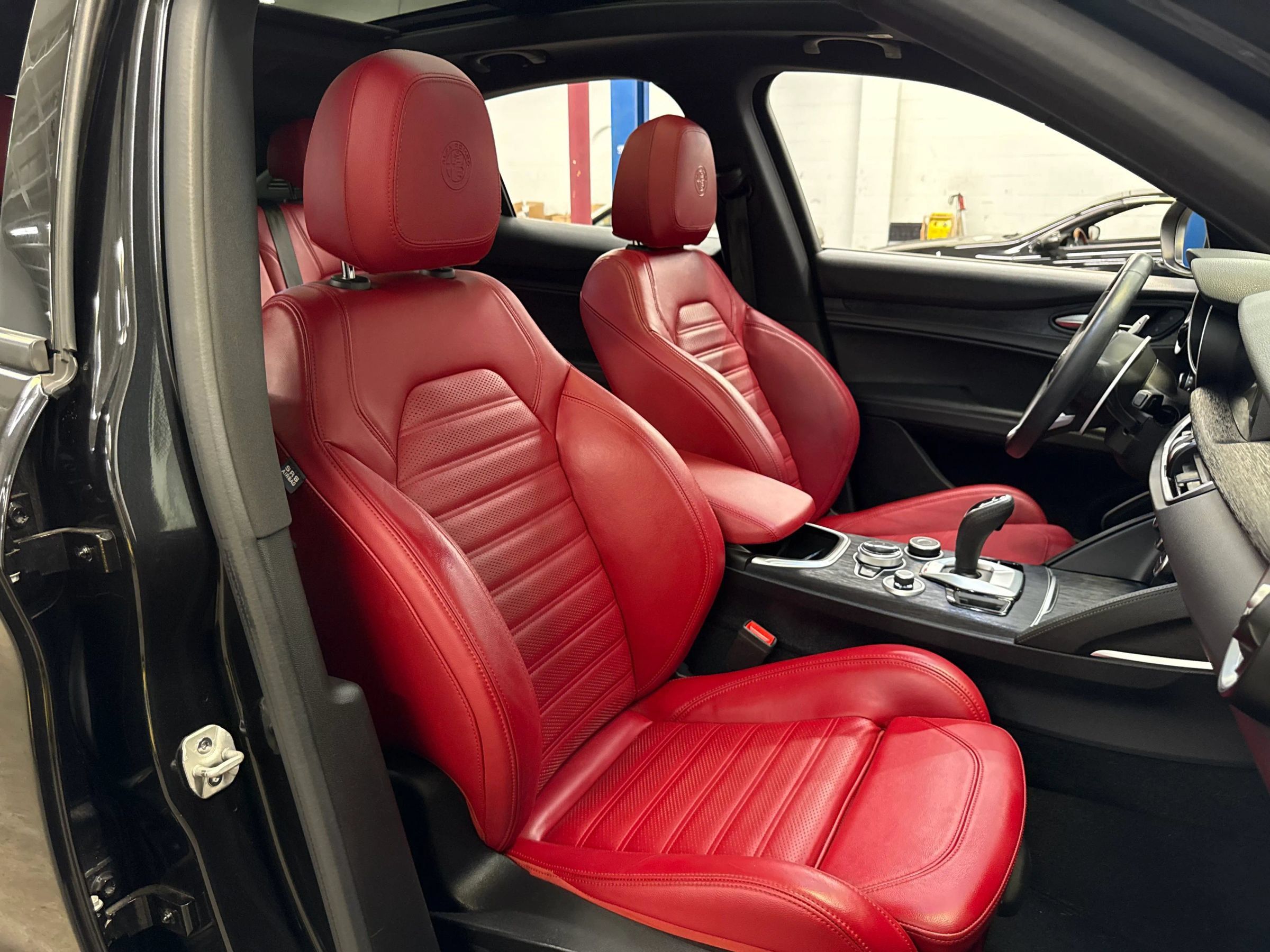 Used 2023 Alfa Romeo Stelvio Sprint RWD image 30