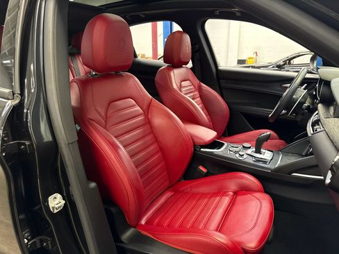 Used 2023 Alfa Romeo Stelvio Sprint RWD image 30