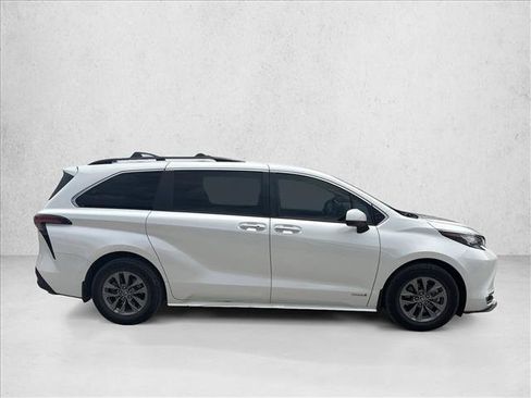 Used 2021 Toyota Sienna XLE FWD image 6