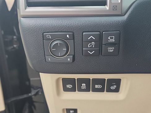 Used 2023 Lexus GX 460 Luxury w/ Sport Design Package AWD/4WD image 19
