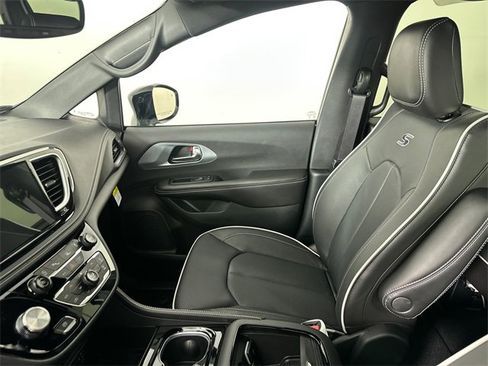 New 2026 Chrysler Pacifica Limited w/ S Appearance Package image 23