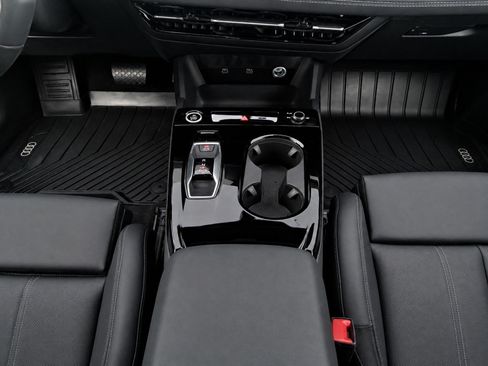 Certified 2025 Audi Q6 e-tron Premium Plus w/ Premium Plus AWD/4WD image 18