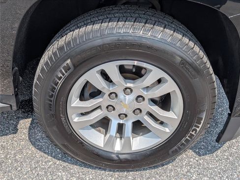 Used 2018 Chevrolet Suburban LT AWD/4WD image 10