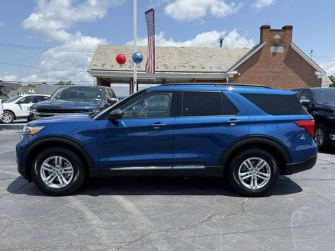 Used 2022 Ford Explorer XLT w/ Equipment Group 202A image 4