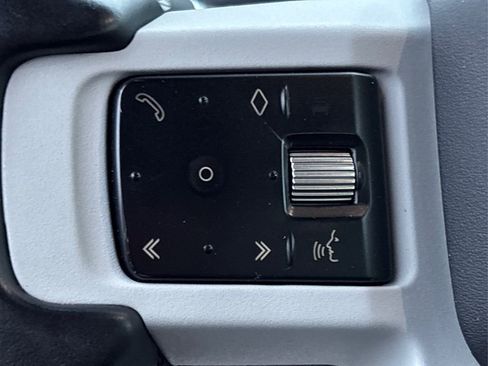 Used 2023 Land Rover Defender 90 S image 30