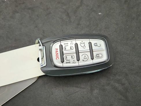 Used 2024 Chrysler Pacifica Touring-L image 21