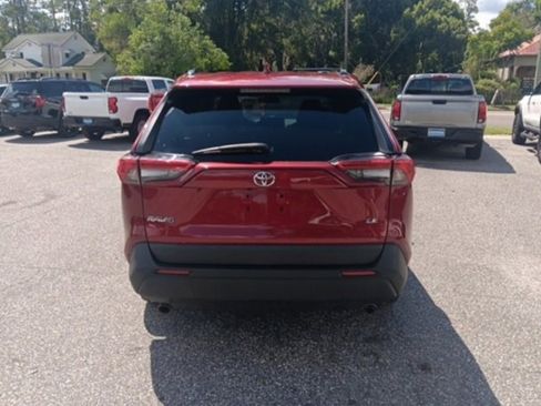 Used 2020 Toyota RAV4 LE image 9