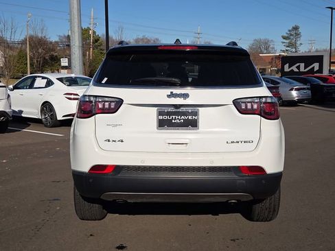 Used 2024 Jeep Compass Limited image 4