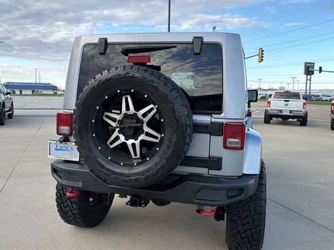 Used 2016 Jeep Wrangler Unlimited Rubicon image 17