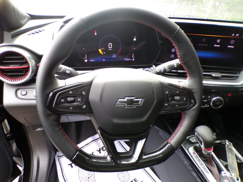 Used 2025 Chevrolet Trax RS w/ Sunroof Package FWD image 12