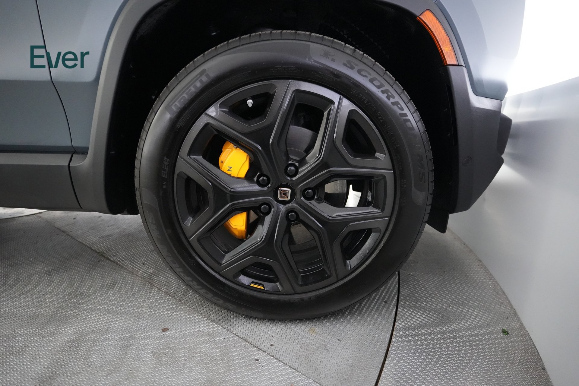 Used 2025 Rivian R1T Premium Tri AWD/4WD image 20