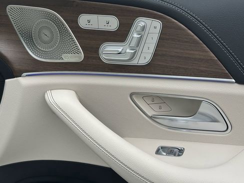 New 2026 Mercedes-Benz GLS 450 4MATIC image 17