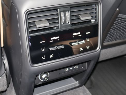 Certified 2026 Porsche Cayenne AWD/4WD image 24