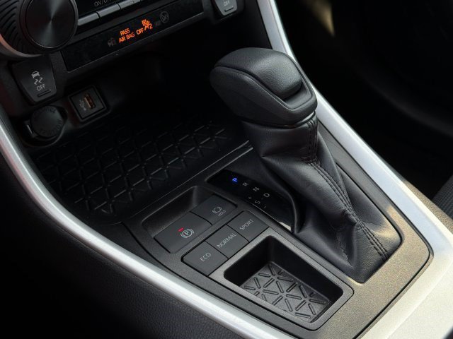 Certified 2025 Toyota RAV4 LE FWD image 22