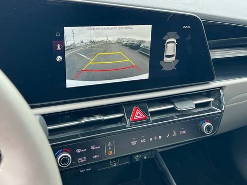 Certified 2024 Kia Niro Wave w/ Wave Preserve Package image 25