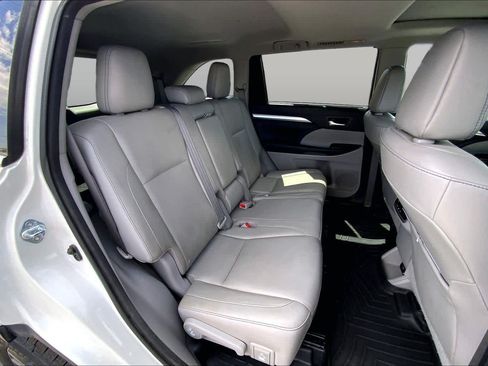 Used 2016 Toyota Highlander XLE FWD image 20