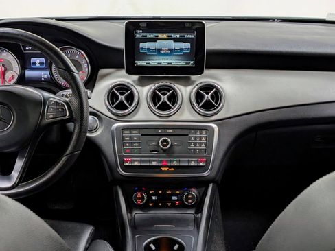 Used 2017 Mercedes-Benz GLA 250 4MATIC image 24