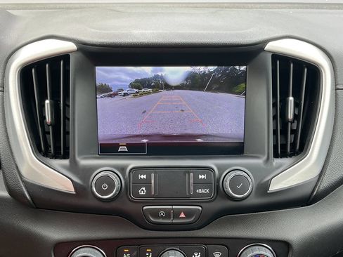 Used 2024 GMC Terrain SLT FWD image 7