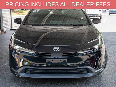 Used 2024 Toyota Prius LE FWD image 2