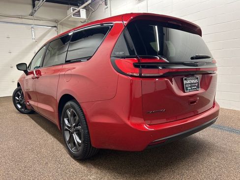 New 2026 Chrysler Pacifica Select FWD image 4