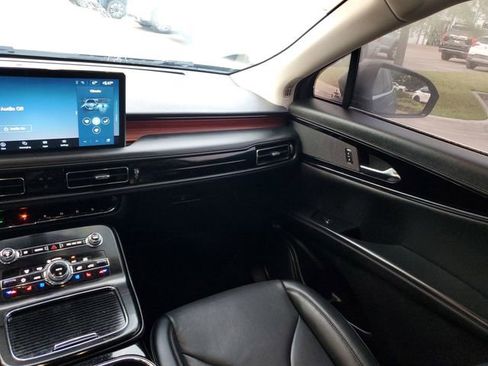 Used 2023 Lincoln Nautilus Reserve image 14