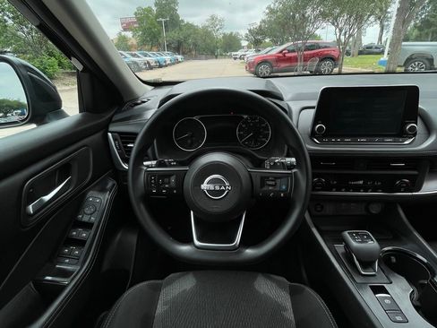Used 2024 Nissan Rogue SV FWD image 12