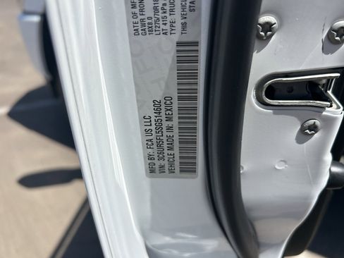Used 2025 RAM 2500 Laramie AWD/4WD image 36