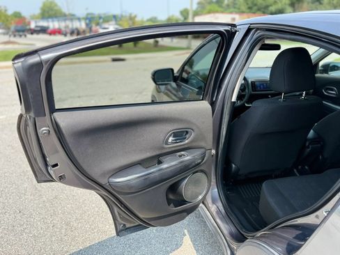 Used 2017 Honda HR-V EX image 18