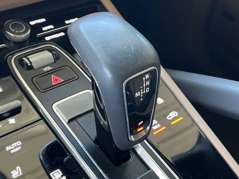 Used 2021 Porsche Cayenne Coupe AWD/4WD image 22