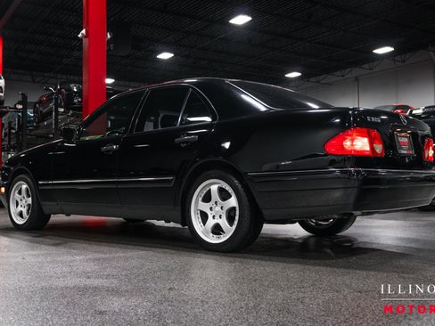 Used 1999 Mercedes-Benz E 320 Sedan image 3