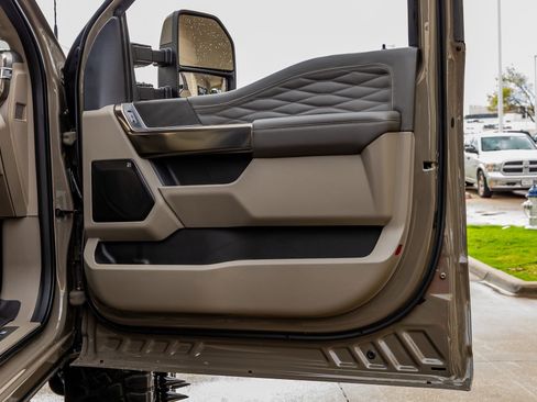 Used 2026 Ford F450 Platinum w/ Platinum Plus Package image 38