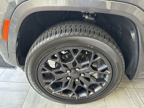 New 2025 Jeep Grand Cherokee Summit w/ Obsidian Package image 16