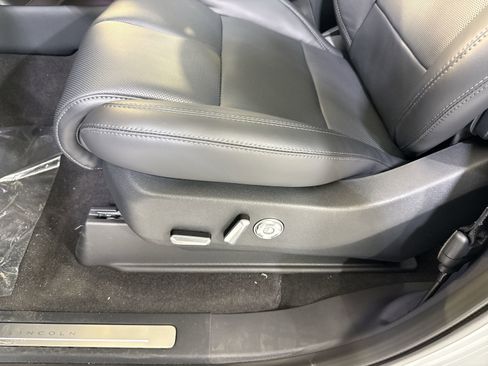 New 2025 Lincoln Navigator L Reserve image 11