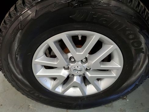 Used 2016 Nissan Frontier SV AWD/4WD image 28