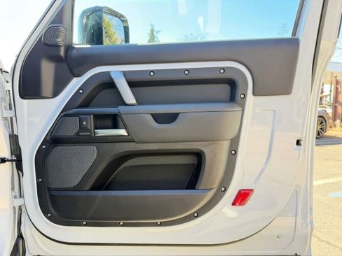 Used 2023 Land Rover Defender 90 V8 image 27
