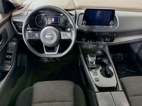 Used 2022 Nissan Rogue SV FWD image 3