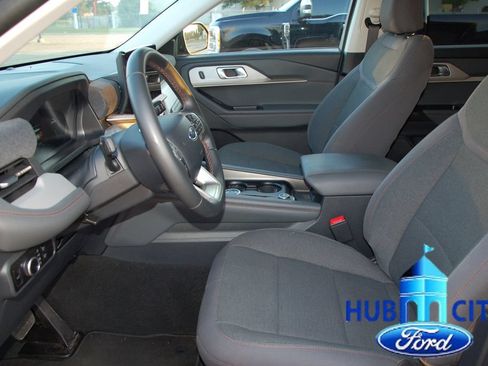 Used 2025 Ford Explorer Active RWD image 9