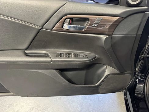 Used 2017 Honda Accord EX-L image 14