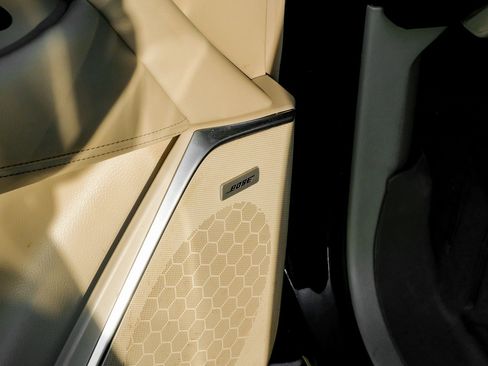 Used 2019 Cadillac Escalade ESV Premium Luxury image 48