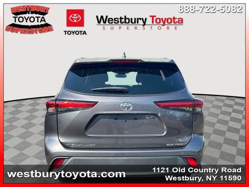 Used 2021 Toyota Highlander XLE image 9