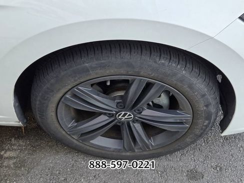 Used 2023 Volkswagen Jetta SE FWD image 5