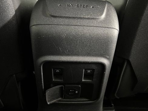 Used 2023 Ford Bronco Badlands image 17