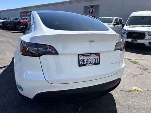 Used 2022 Tesla Model Y Long Range AWD/4WD image 26