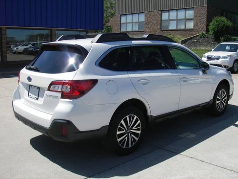 Used 2019 Subaru Outback 2.5i Premium AWD/4WD image 5