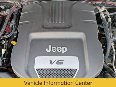 Used 2017 Jeep Wrangler Sahara w/ Connectivity Group AWD/4WD image 13