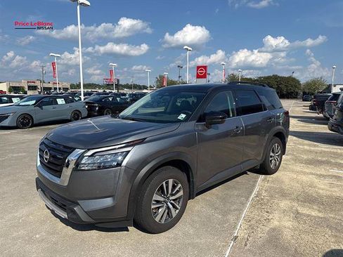 Certified 2025 Nissan Pathfinder SL FWD image 3