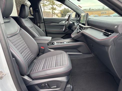 New 2026 Ford Explorer ST-Line w/ ST-Line Street Pack image 13