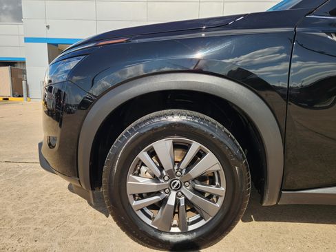 Used 2025 Nissan Pathfinder SV AWD/4WD image 9