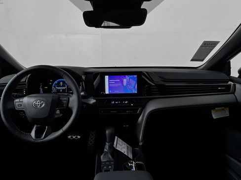 Used 2025 Toyota Camry SE w/ Convenience Package image 30